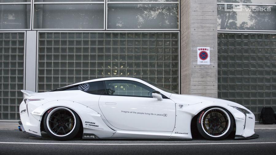  Lexus LC500 by Liberty Walk 2020 года  (фото 8 из 13)